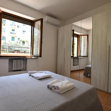 La Casa Di Nonna Con Ampio Terrazzo Lägenhet